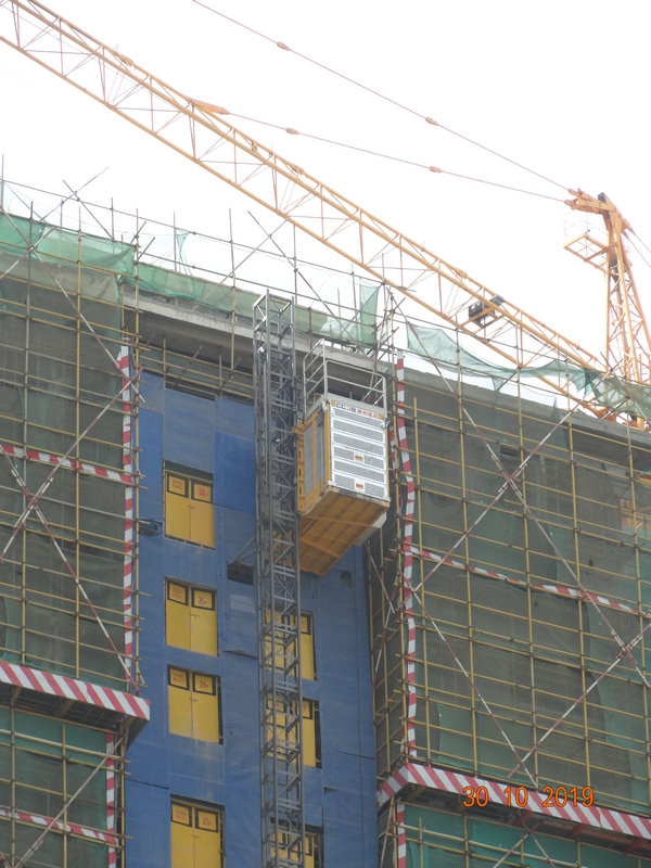 2 Ton Construction Material Hoist Rack Pinion With Variable Frequency Control