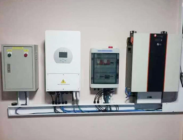 Deye 600w Solar Inverter SUN600G3-EU-230 In German Warehouse Nep 300w 400w 700w 1200w 1300w 1600w 2000w Micro Inverter