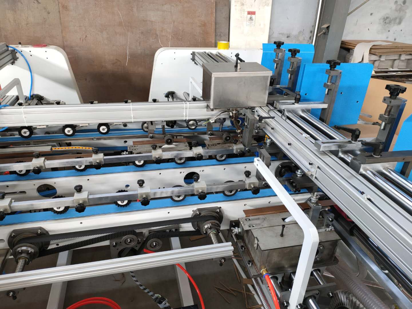 Double Piece Joint Corrugated Sheet Forming Machine For Manufacturing