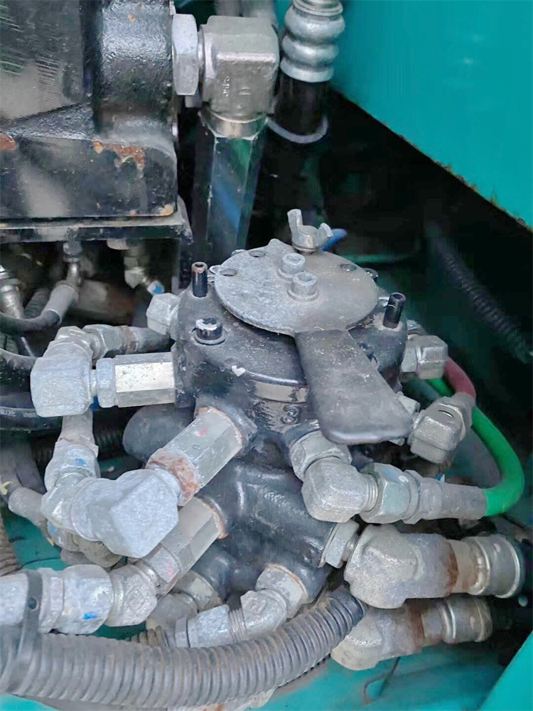 1989 Working Hours Original Hydraulic Pump 7 Ton Kobelco SK75 Excavator in Shanghai