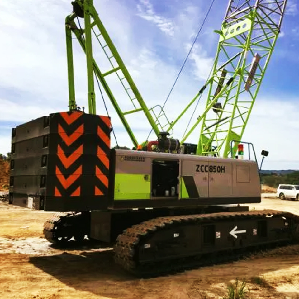 800 Ton Crawler Crane in Excellent Working Condition for Your Construction Needs