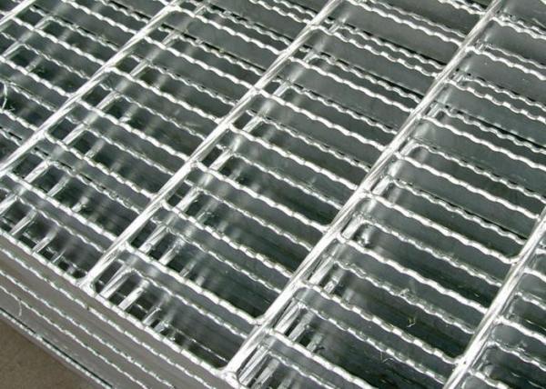 Cheap HBGB 32x5mm Heavy Duty Steel Galvanized Serrated Bar Grating For Floor for sale