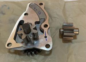 Quality B3.3 4D95 Engine Spare Part Cover LUB Oil Pump 4982682 498-2682 wholesale