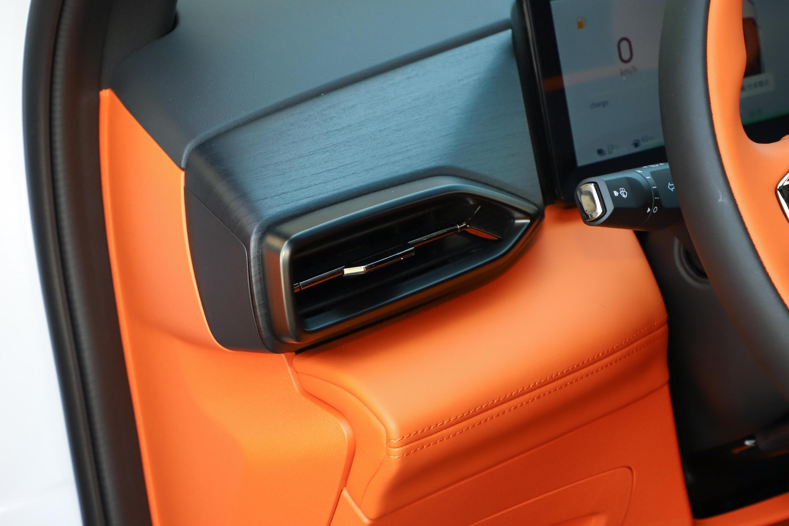 Compact SUV Dongfeng Aeolus L7 1.5T 154Ps L4 Pure Electric Range 110km 0.5H Fast Charging 5 Door 5 Seat