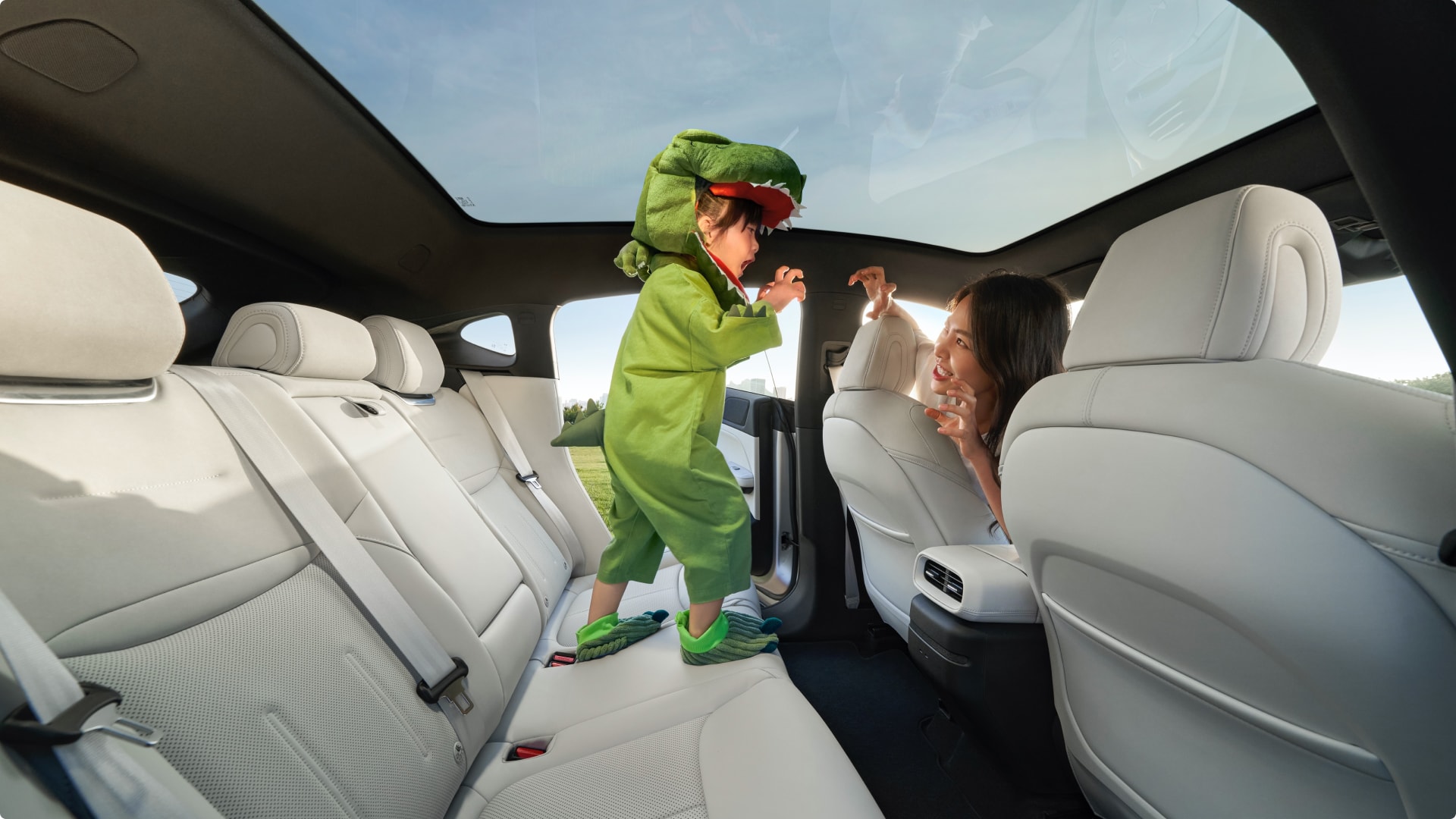 Xpeng G6 Max The Ultimate Choice for 4WD EV SUV Cars with 755KM Range and Quick Charge