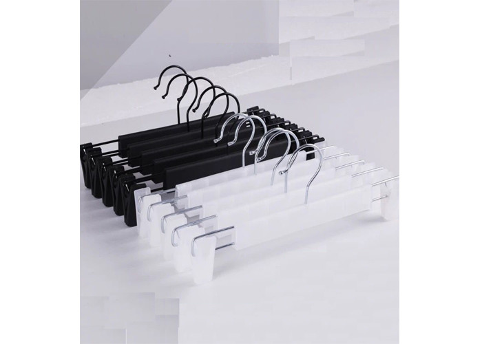 Metal Material White Black Retail Clothes Hangers Fashion Style For Supermarket