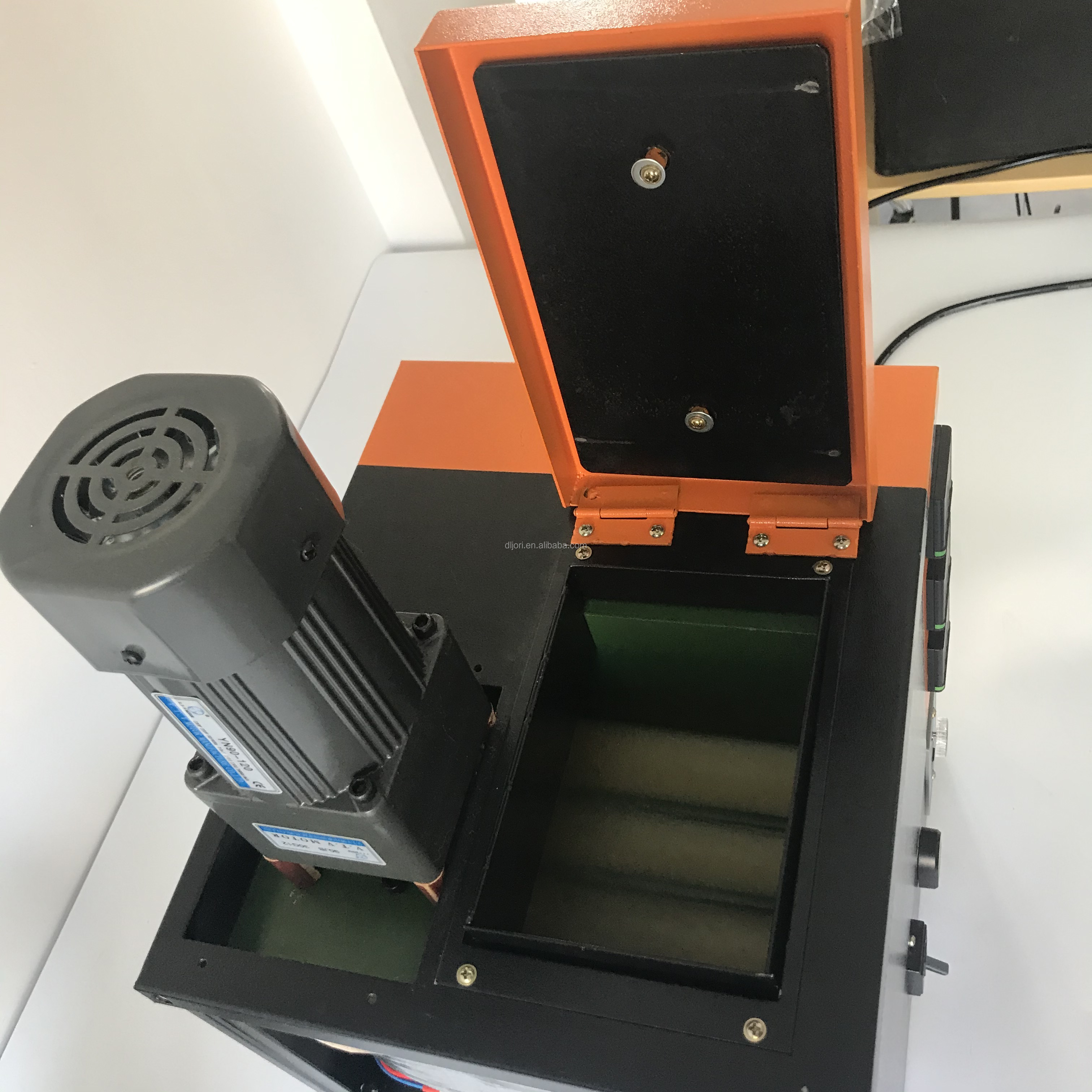 Factory Supply the Semi Automatic Glue Applicator Machine with Manual Glue Gun