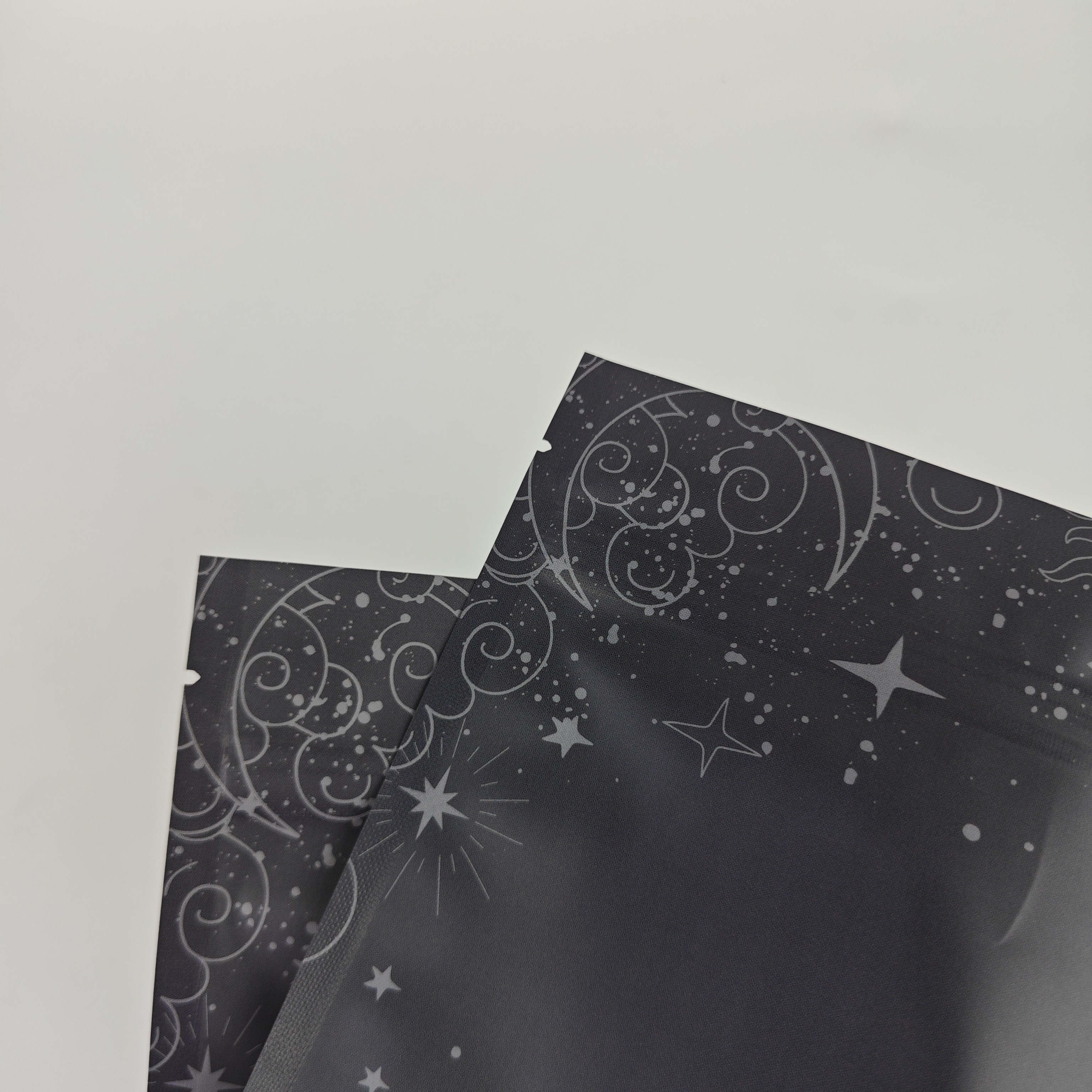 Supplier Custom Printed Good Sealing Heatproof Matt Surface Stand up Bag with Easy Tear Zipper