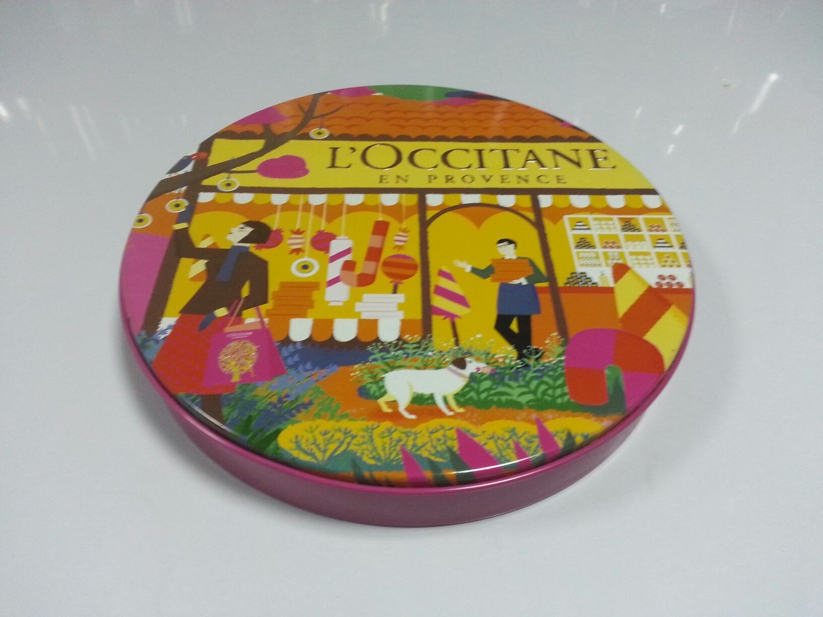 Big Round Tin Can Durable Red Inner For Makeup Packaging With Plastic Insert