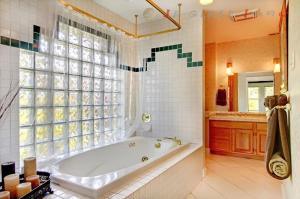 Quality Architectural Cloudy Solid 50mm 8x8x4 Clear Glass Wall Brick wholesale