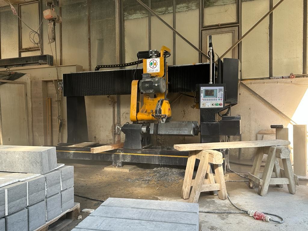 Precision Two Pcs Metal Column Cutting Machine For Roadblock, Pillar