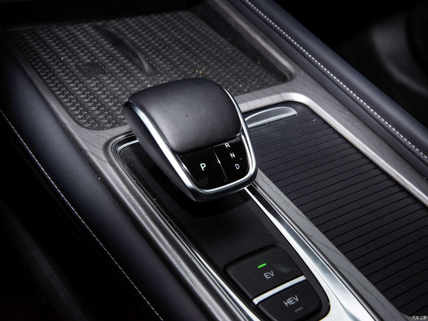 Compact Level 's Chery Fulwin A8 Plug-In Hybrid Electric Vehicle with 4780*1843*1487mm Dimensions