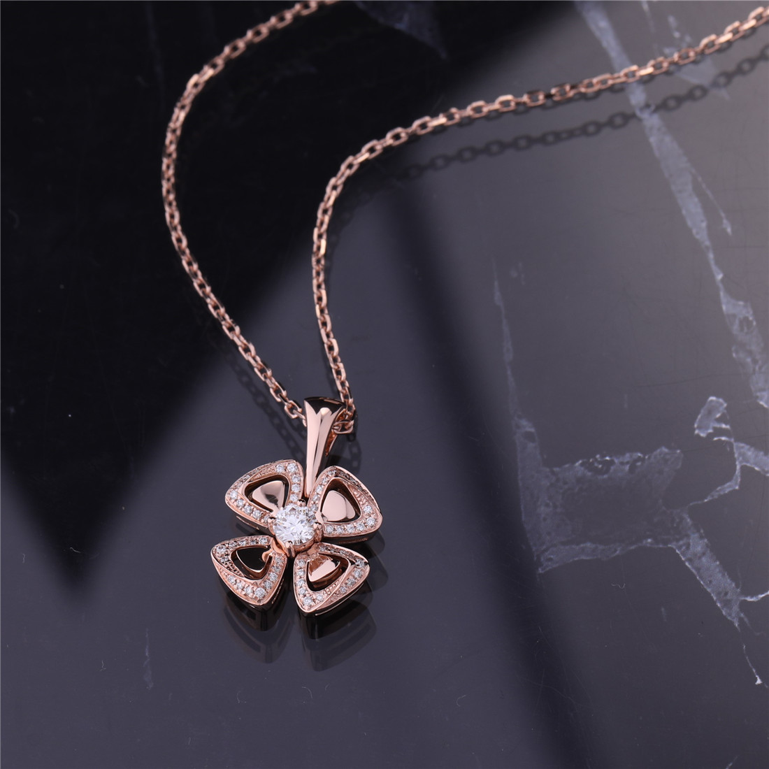 Italy Fiorever Necklace 18K Rose Gold Pendant set with a central diamond and pavé diamonds REF 356223