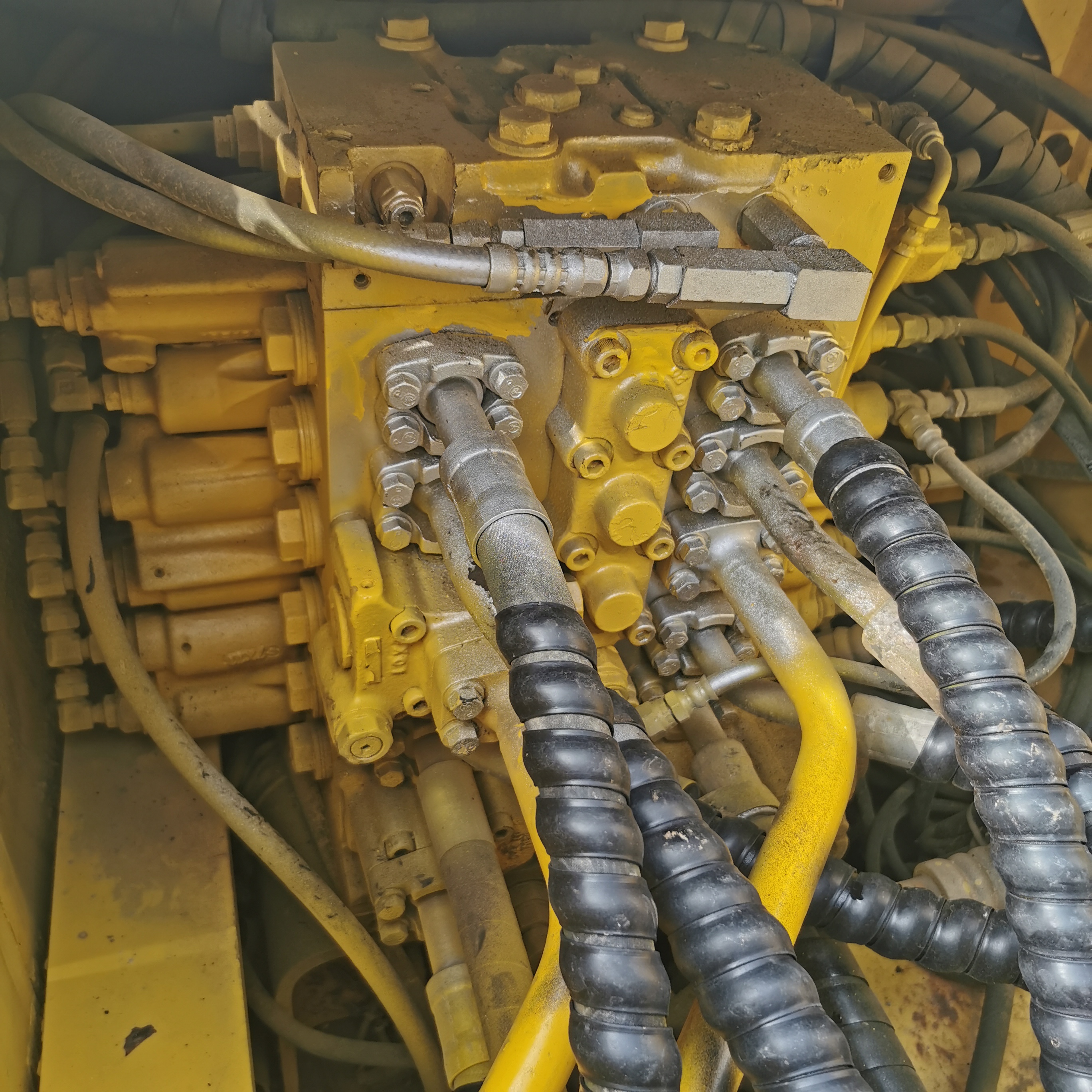 Used Kumatsu PC220 PC200 PC240 Crawler Excavator with 1m3 Bucket Capacity in Shanghai