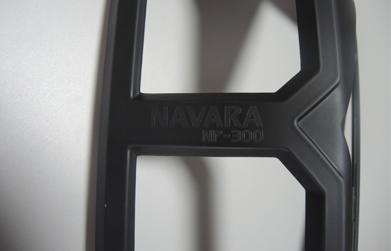 Black and Chrome Headlight Bezels And Taillight Cover For Nissan NP300 Navara 2015