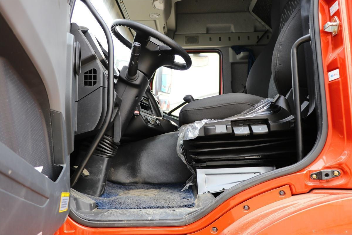 Diesel Used FAW J6P Barnacle Lorry Born for Demanding Hauling Operations