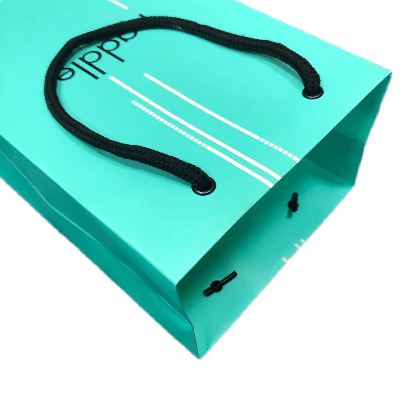 Luxury Matte Green Paper Gift Shopping Bag For Clothing Packaging