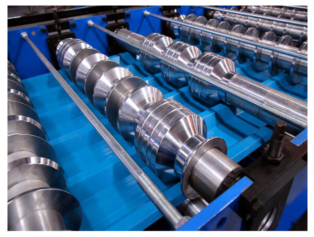 345Mpa Thickness 0.35mm Roof Panel Forming Machine