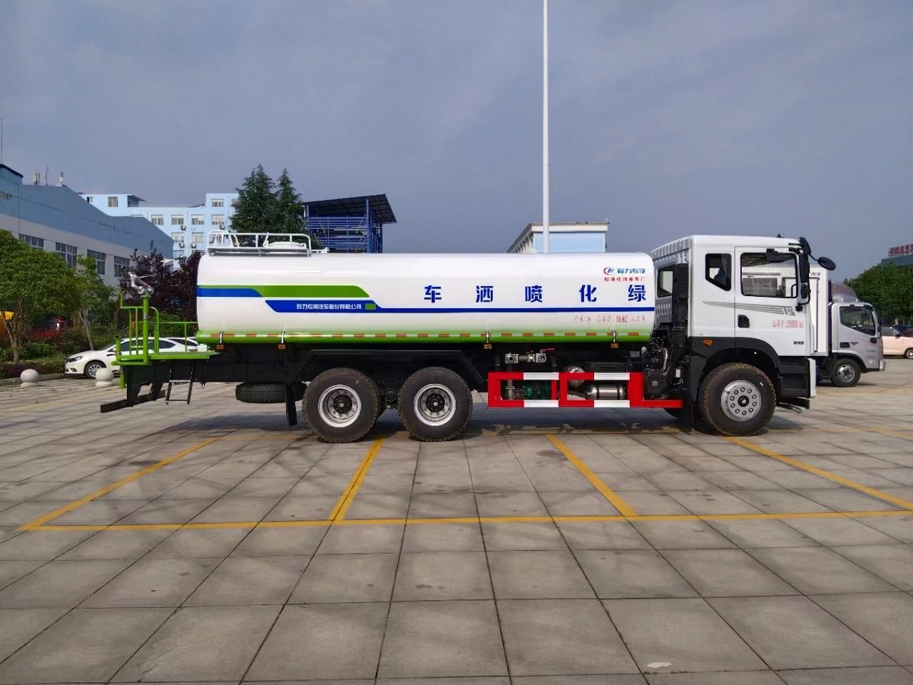 3000Gallons Drinking Water Truck 10-12Tons Truck Tankers For Water Transport