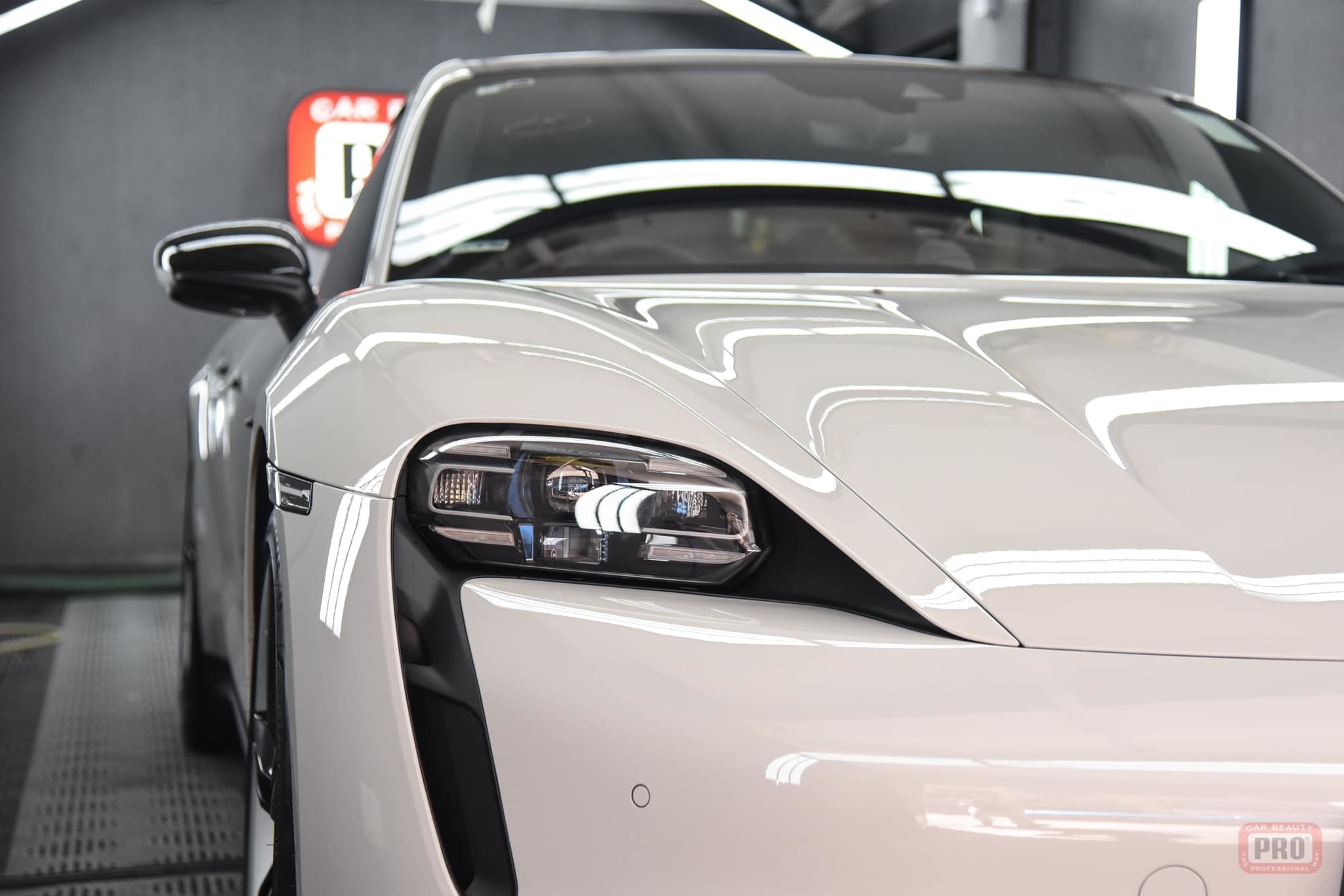 SGS Harmless Pearl White Automotive Paint , Glossy Pearl White Spray Paint For Car