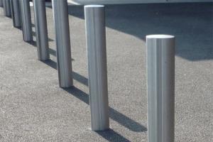 China Collision Resistant Stainless Steel Bollards With Good Reflective Performance on sale