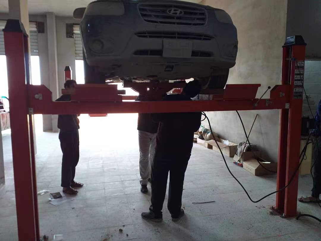 Hydraulic 4 Post Car Lift For Alignment 4.0T Four Post Automotive Lift With Jack Beam