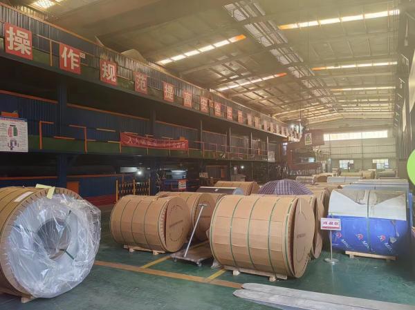 Gloss Aluminum Coil Strong Bonding Weathering Resistance PE Coating Polyester