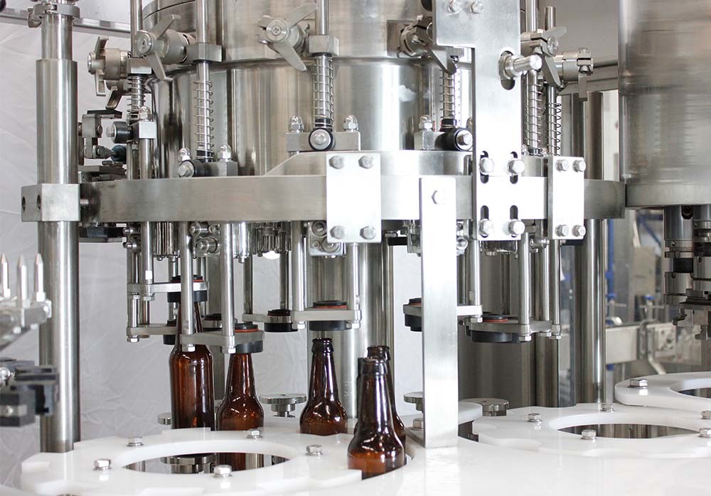 2000BPH -20000BPH Beer Bottle Filling Equipment 3 In 1 Good Sealing Performance
