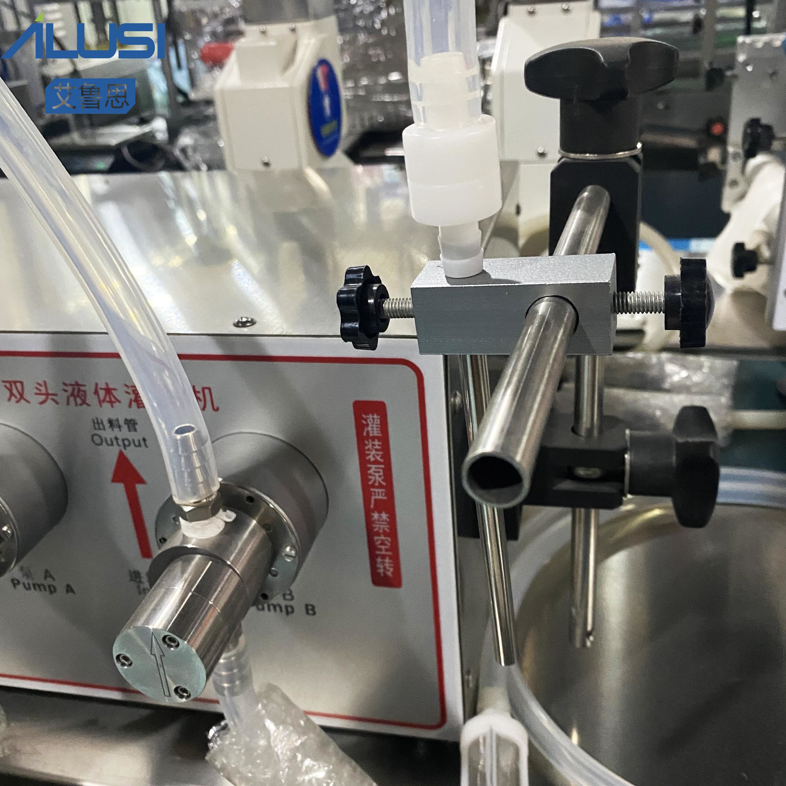 Double Head Magnetic Pump Liquid Filling Machine Liquor Beverage Edible Oil