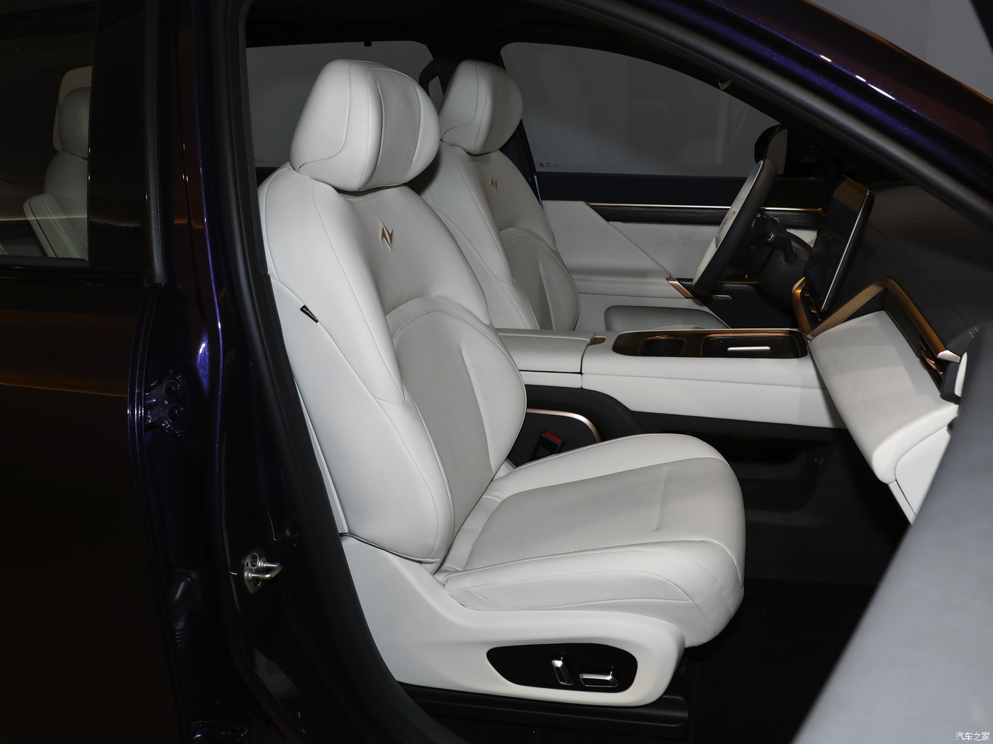 Pure Electric Car Dongfeng Yipai E008 Electric SUV Auto AWD Max Version R21 Tire Size 7seats