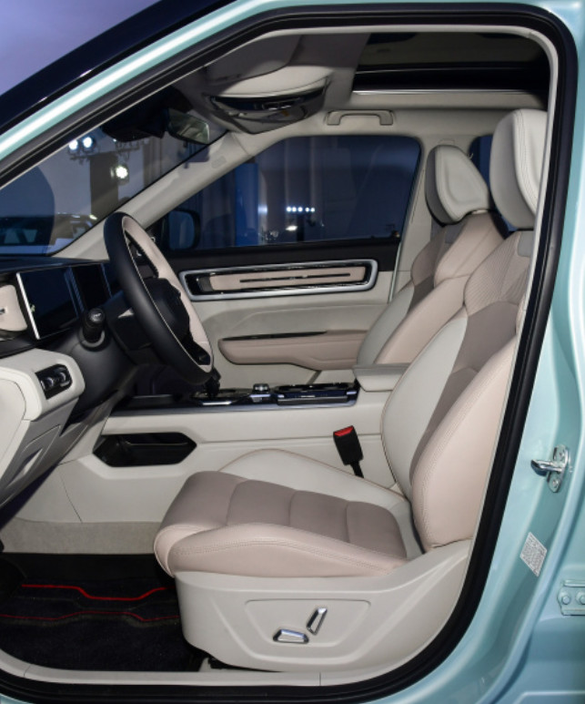 Geely ICON 2023 1.5TD Chocolate chunzhen model Gasoline 5 Door 5 seats SUV