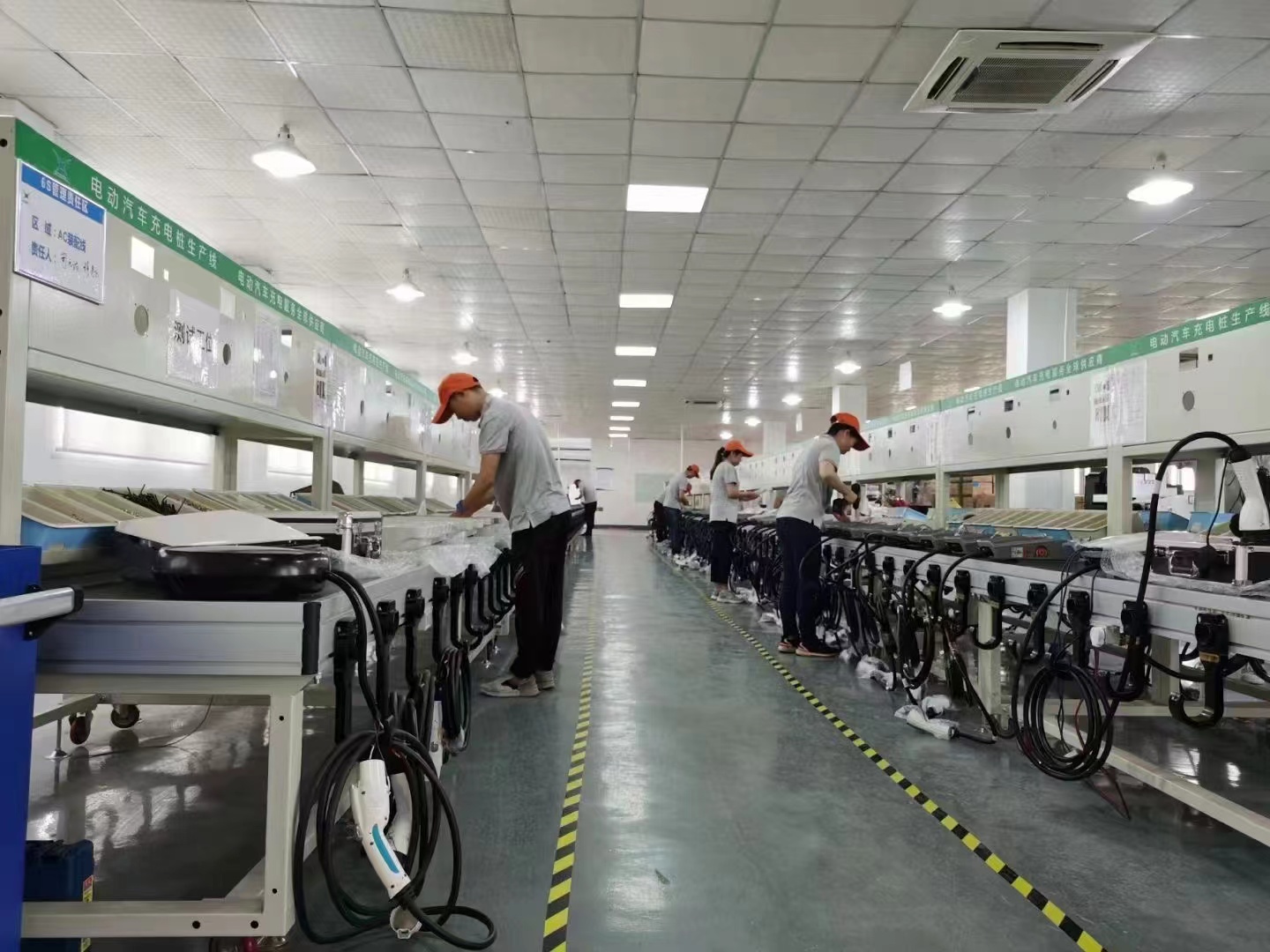 3.5kw EV Discharge Gun V2L TYPE2 Mennekes EV Charging for BYD ZEEKER Vehicle Charger Outdoor Camping at Israel TypeH Socket
