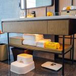 Customized Sheraton By Marriott Business Hotel Modern King Size Bedroom