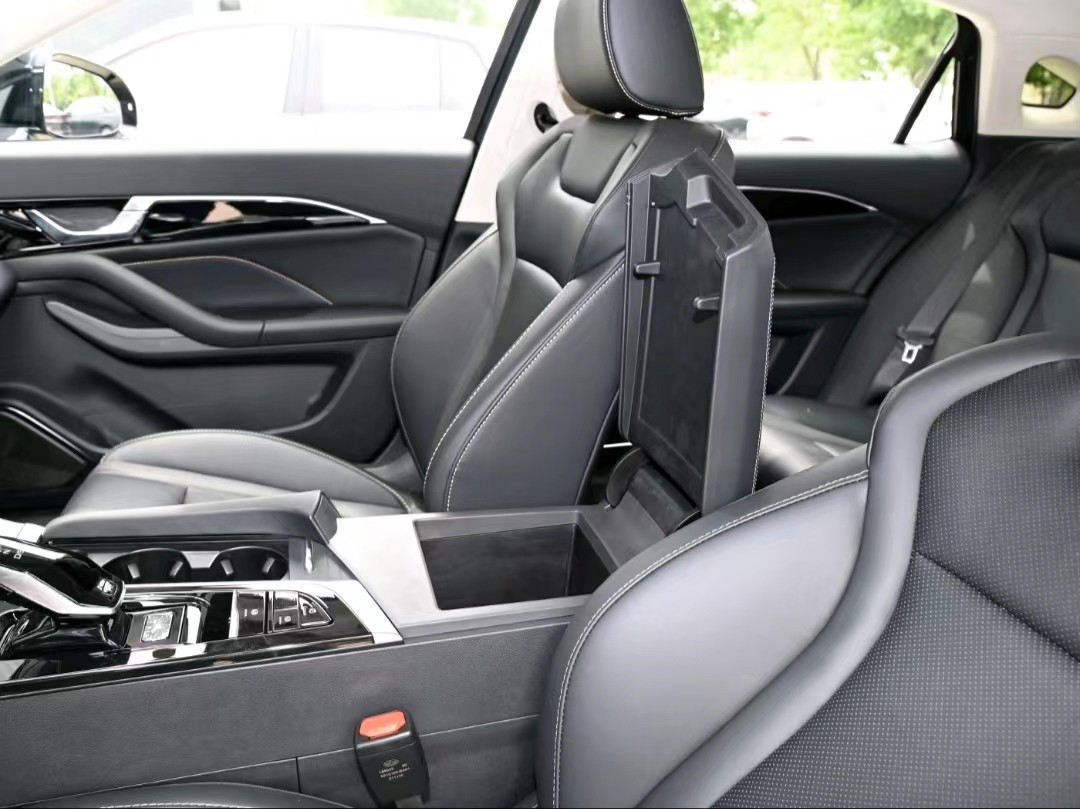 BESTUNE B70 2022 2.0T AUTO Premium Version Mid Sedan 95 # Gasoline 165kw