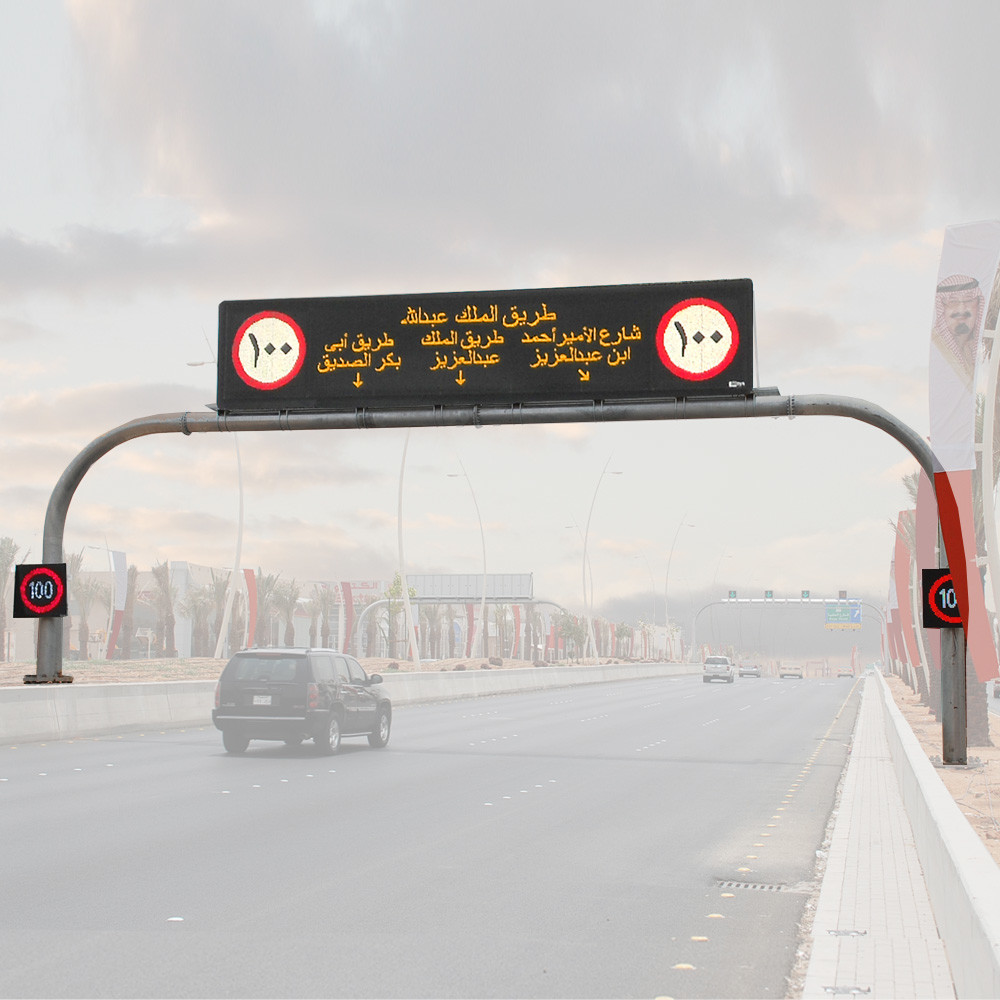 High Brightness P20 RGB VMS Traffic Signs Trailer LED Display Screen