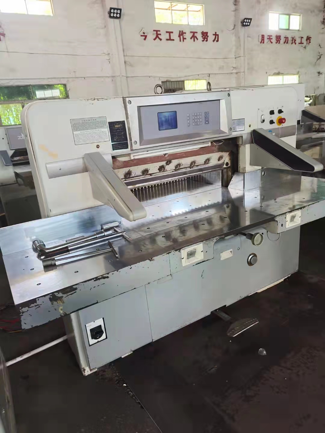 Printing Shops CE Standard Hydraulic Worm Gear Driving Industrial Paper Cutter Machine Guillotine