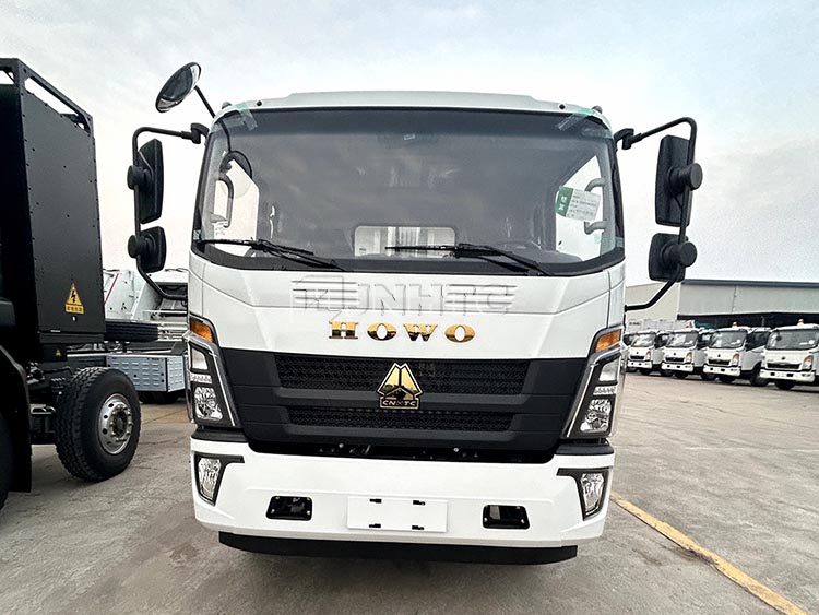 HOWO Light Garbage Truck 10 M3 4X2 Small Garbage Compactor Truck