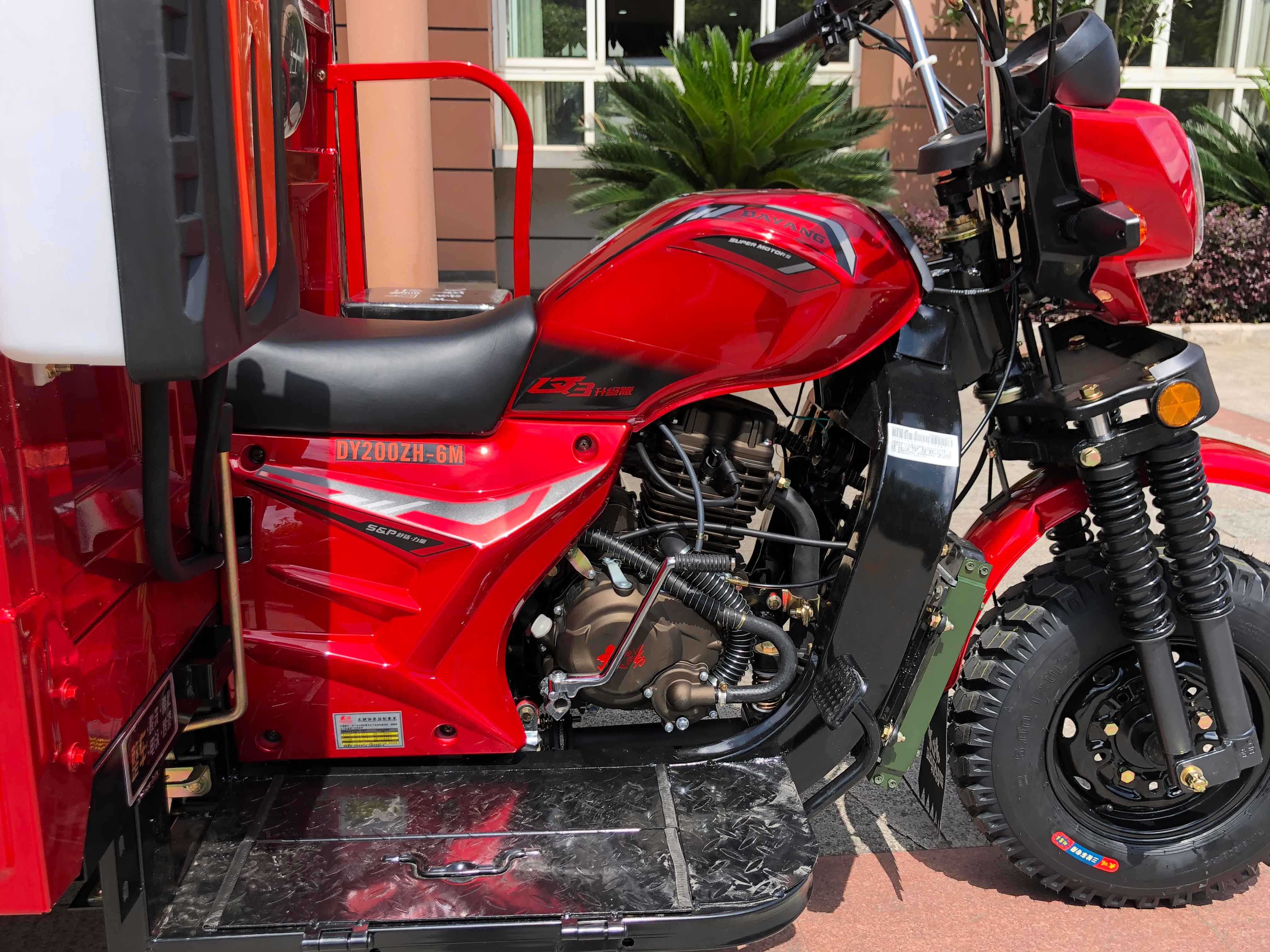 Chinese Manufacturers 300cc Self Loader Gas Powered Five Wheel Tricycle for Products