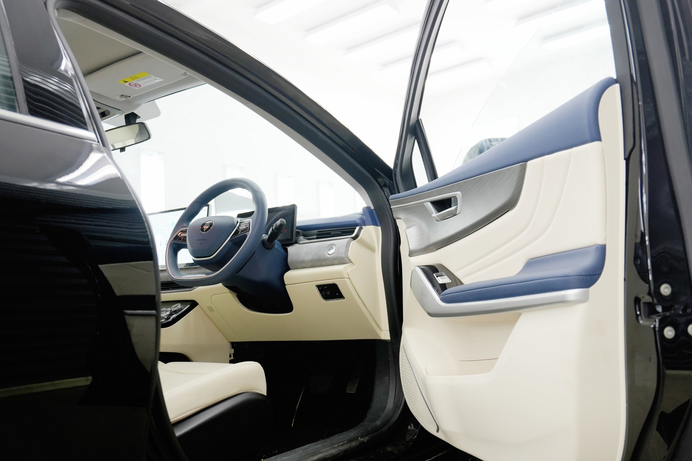 RHD 2024 JMEV Yi GSE Electric Cars With 430km Range 118kw Maximum Power