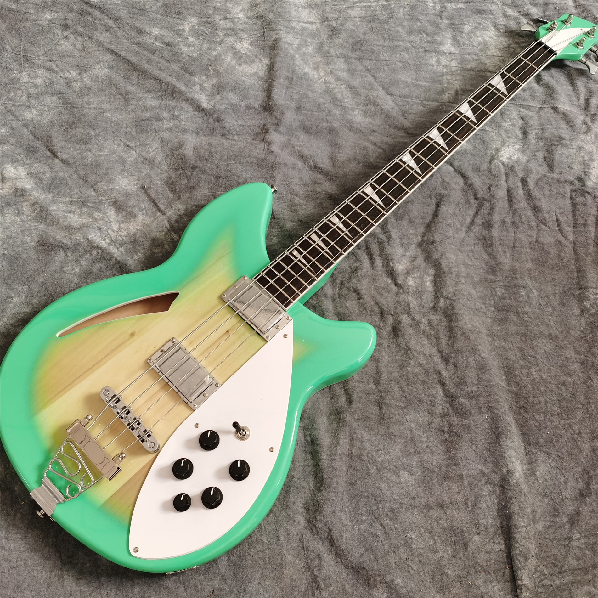 4 Strings 4005 Electric Bass Guitar Rosewood Fingerboard R Bridge in Green