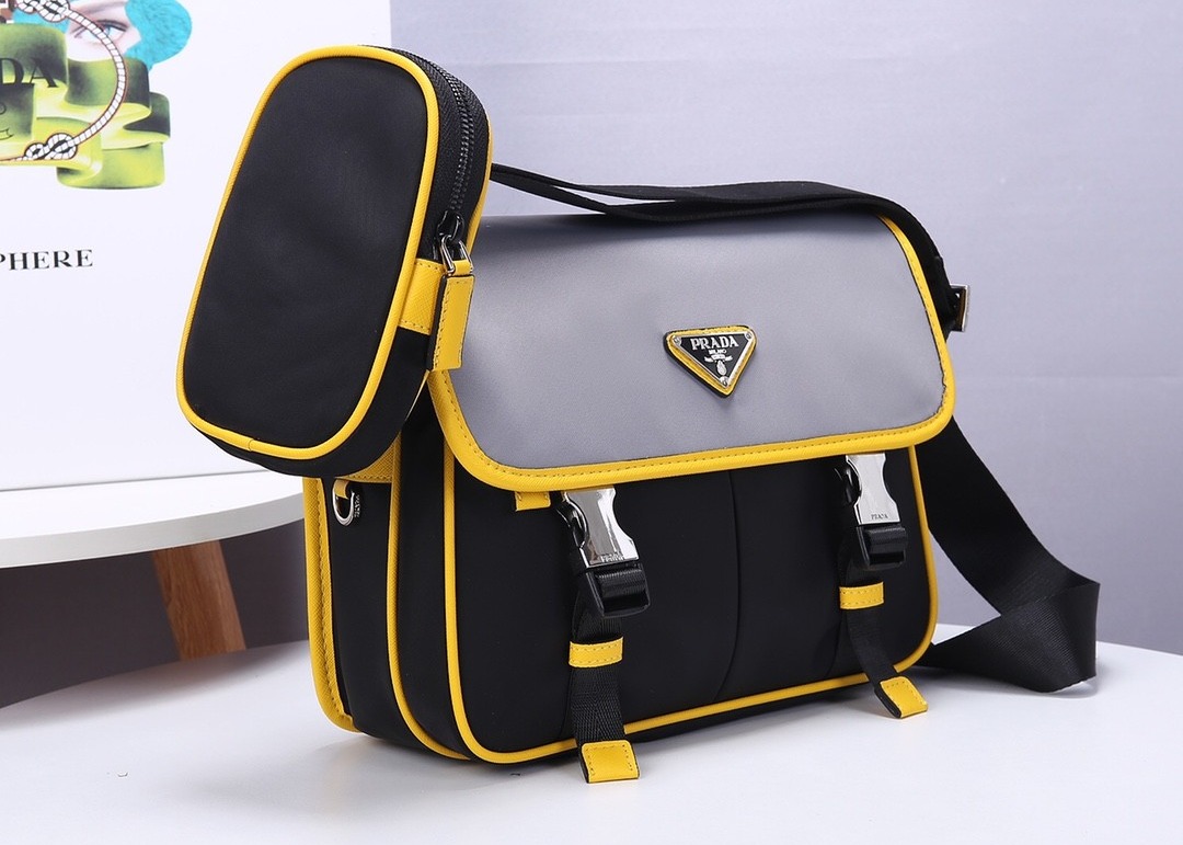 Men 26cm Luxury Cross Body Bag , Adjustable Strap Leather Message Bag