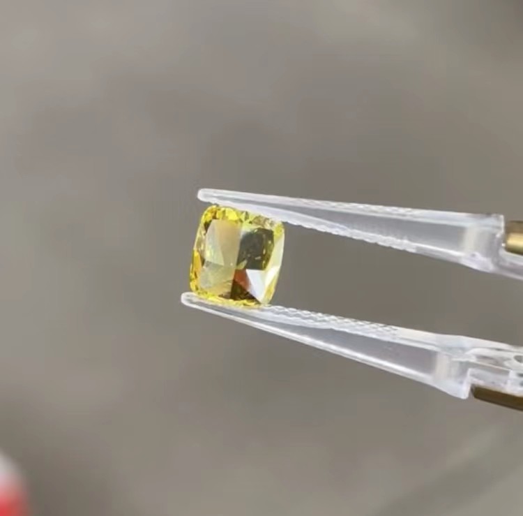 Cushion Loose Diamond HPHT Lab Grown Yellow Diamond Synthetic Diamond Grit