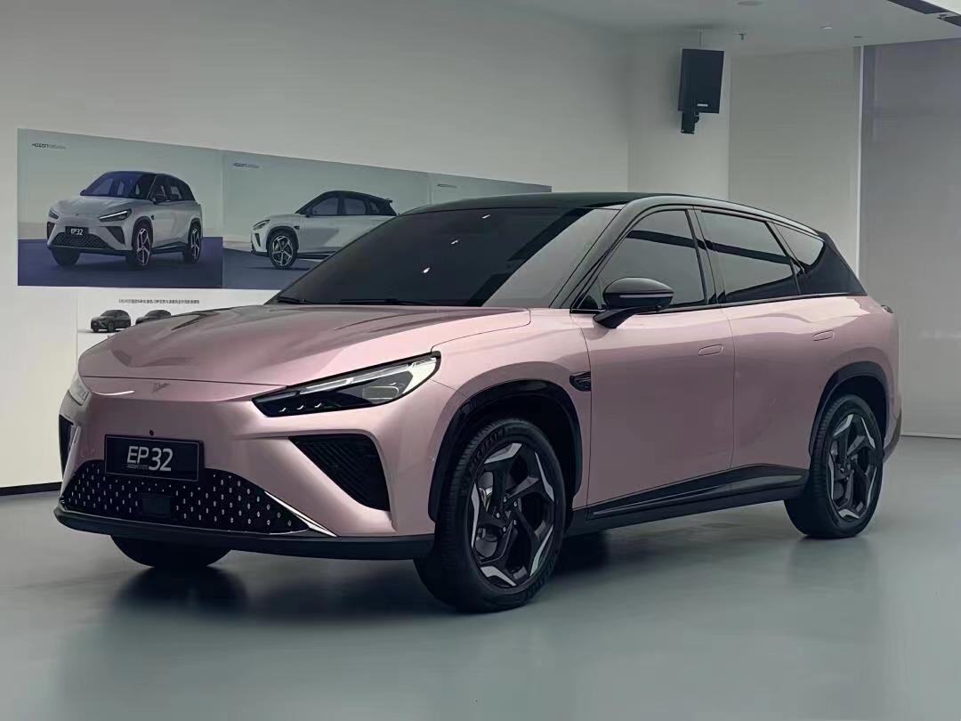 2024 Neta L High Speed Hybrid SUV Extended Range Electric Car 1300km Energy Type Red Cloth Luxury Energy Vehicles EV Car
