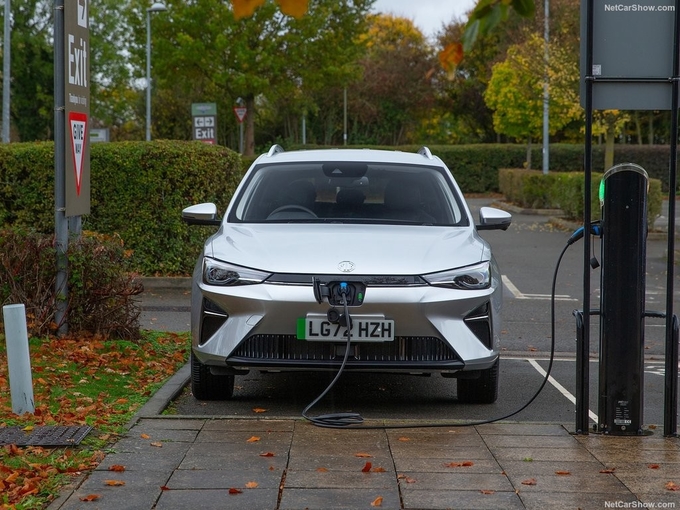 Roomy Affortable All Electric Car At MG 5 EV With A Decent Range 344km And Super Charging Ability