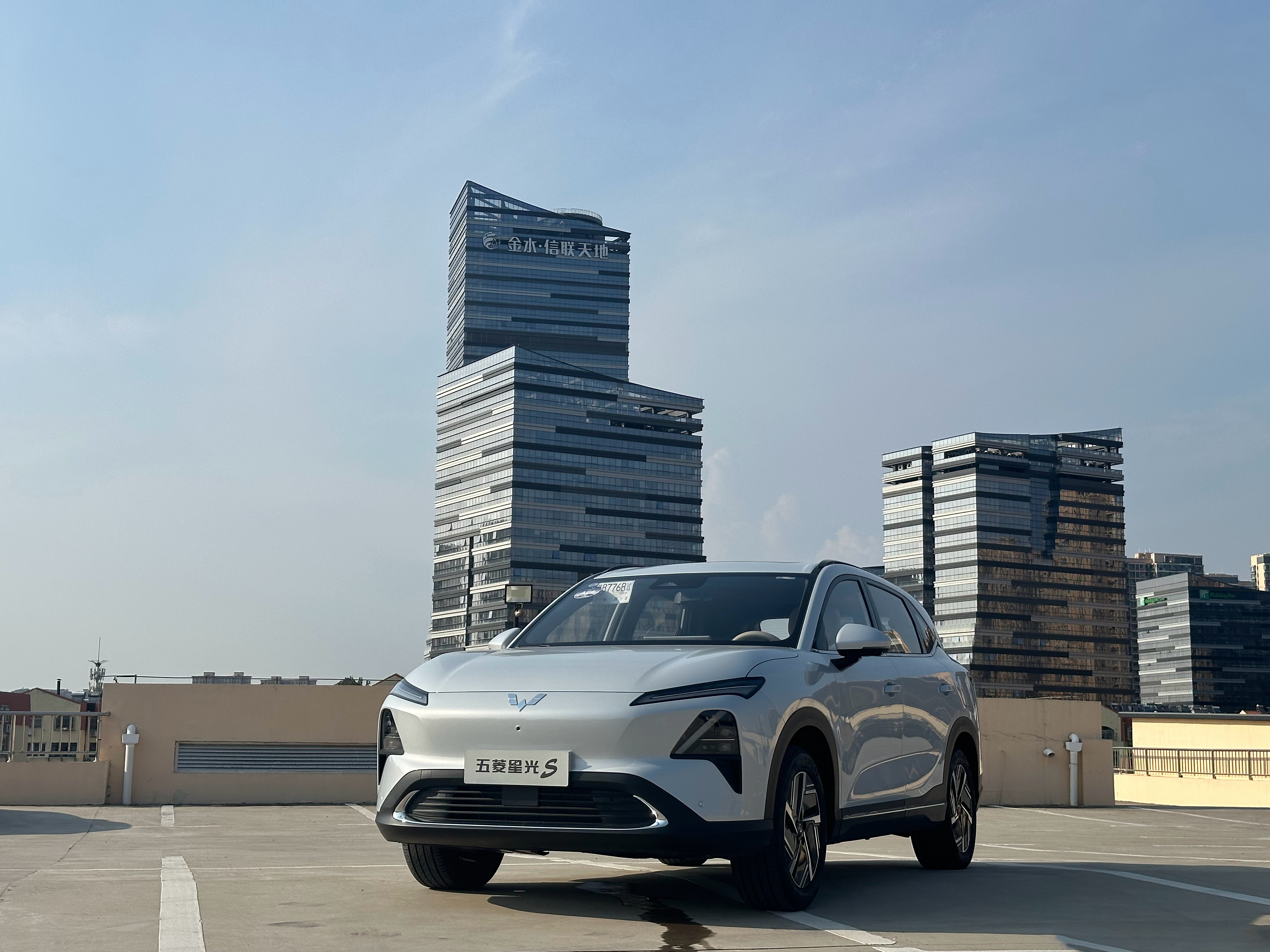 Charging Time 0.5 Hour Wuling XingguangS Long Range Electric Car SUV 2024