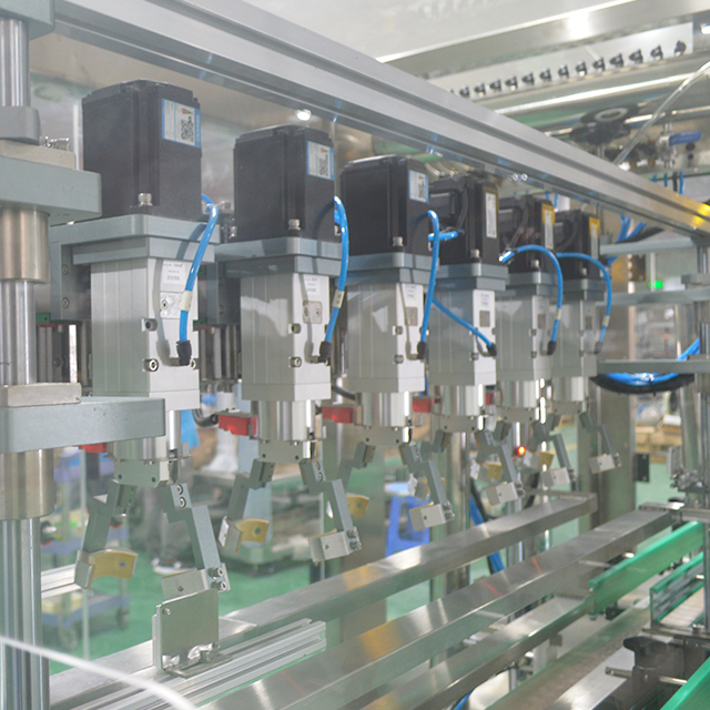 Guanhong Line Liquid Shampoo Filling and Sealing Machine with Labeling Accuracy ±1mm