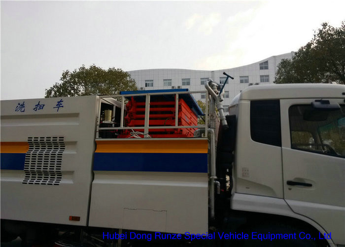 Multifunction Street Washing Truck With Hydraulic Scissor Manlift / Shovel Brushes