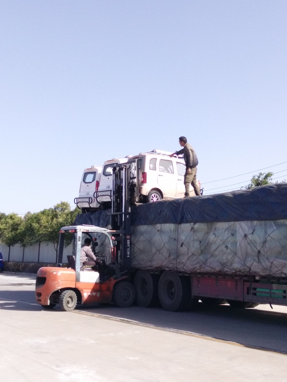 China200cc Luxury Vacuum Truck Luoyang Closed Cabin 3 Wheel CarTuc Tuc Scooter Passenger Tricycle Petrol Type