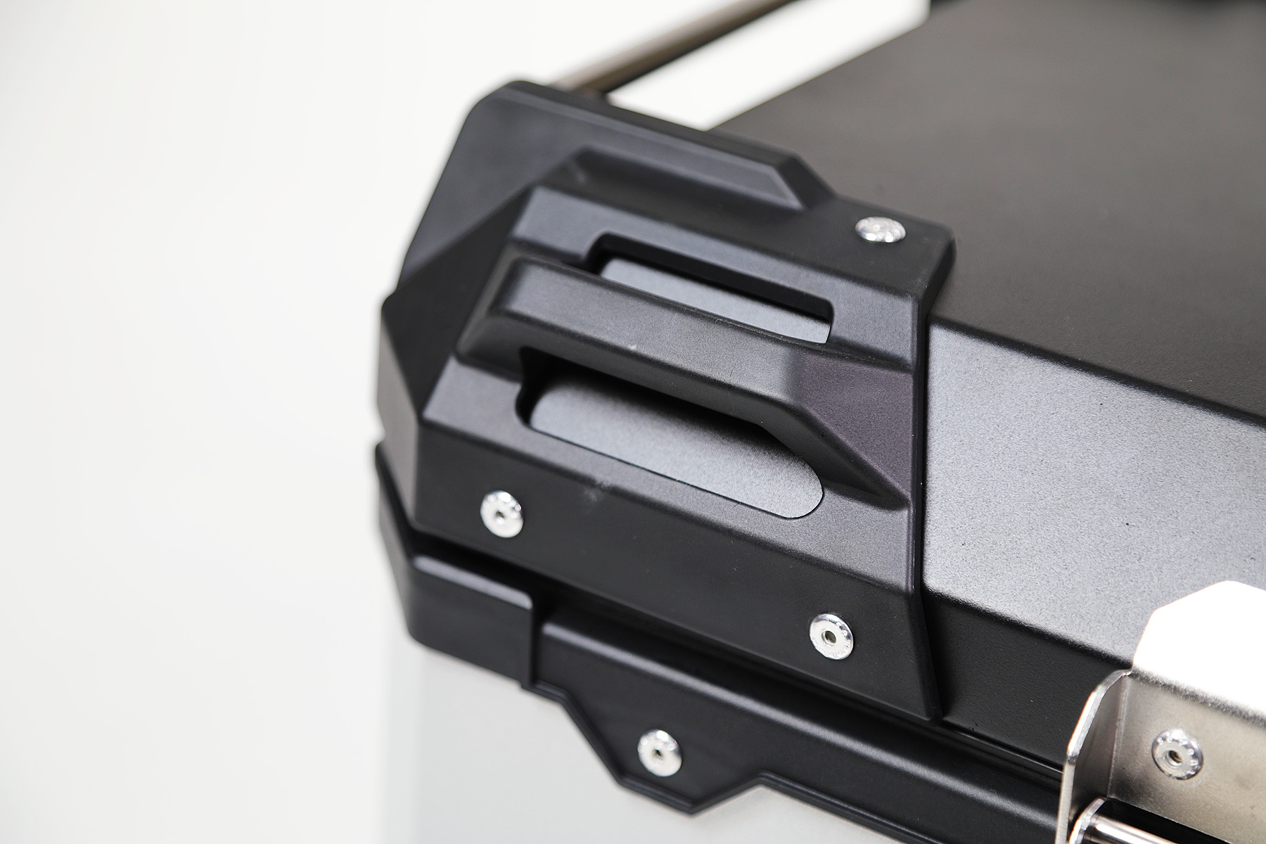 Upgrade Your Delivery Experience 45L Waterproof Tail Box for Global Motorcycle Shipping