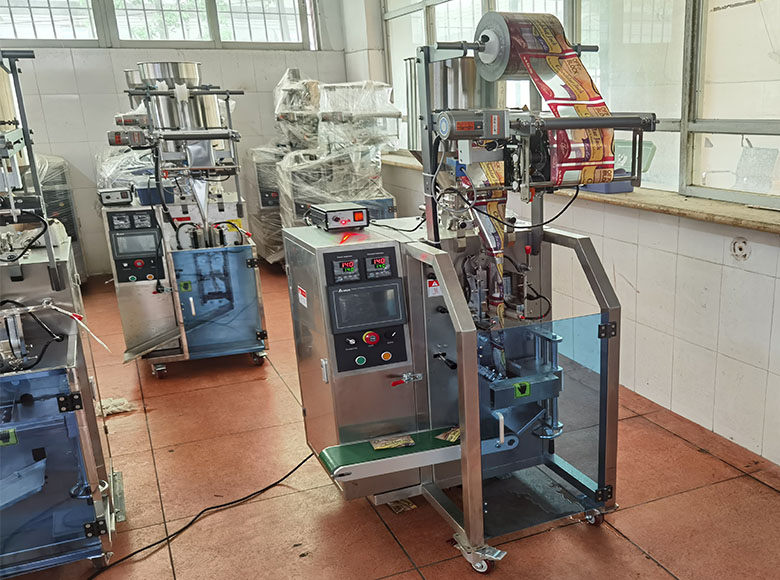 240mm Liquid Packer Machine 20bags/min Automatic Sauce Filling